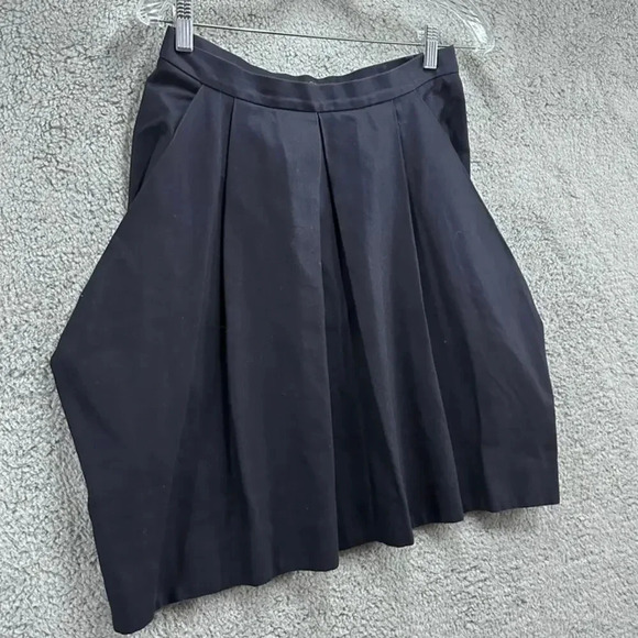 COS Women's Size 8 Navy Pleated Skirt with Ballon Shape Structure - Picture 2 of 10